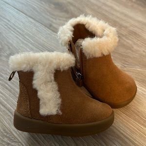 Brand new baby Uggs with zipper (size 2/3) 6-12months